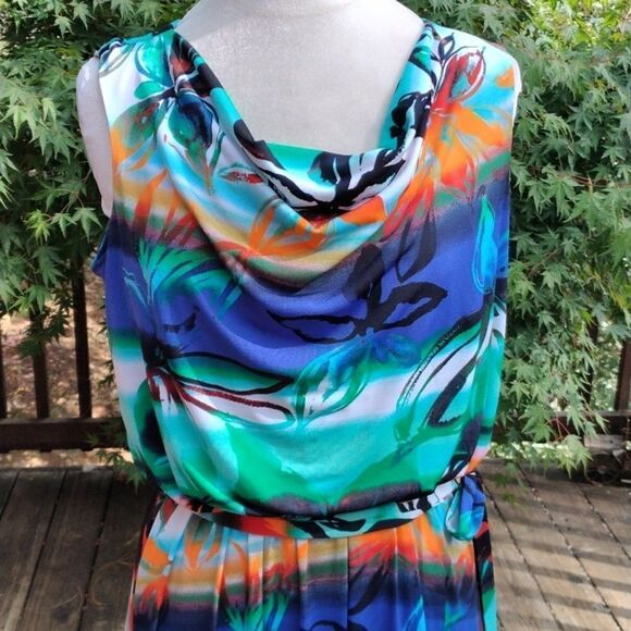 En Focus Petite Tropical Inspired Dress - Picture 2 of 11